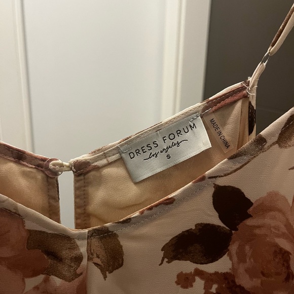 Dress forum size small pink flowered dress - Picture 3 of 4